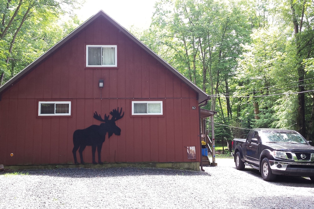 Pocono MT Chalet Away