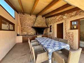 Outdoor dining - CHARMING FINCA SAMANTHA & POOL NEAR SANTA MARIA (MARRATXINET)