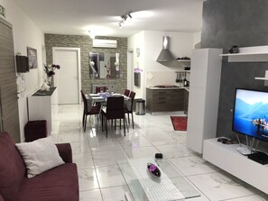 Smart TV - 1a. Sea View 2 Bed Apartment close to Beach! (Marsascala)