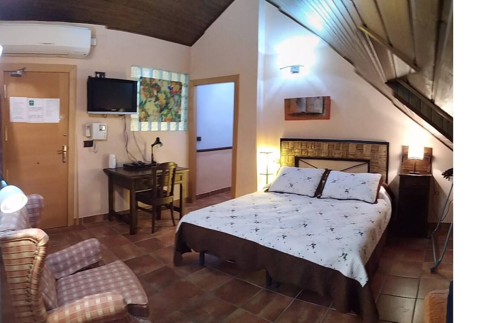 -4-BETTER THAN AT HOME, historic center of Ubeda
