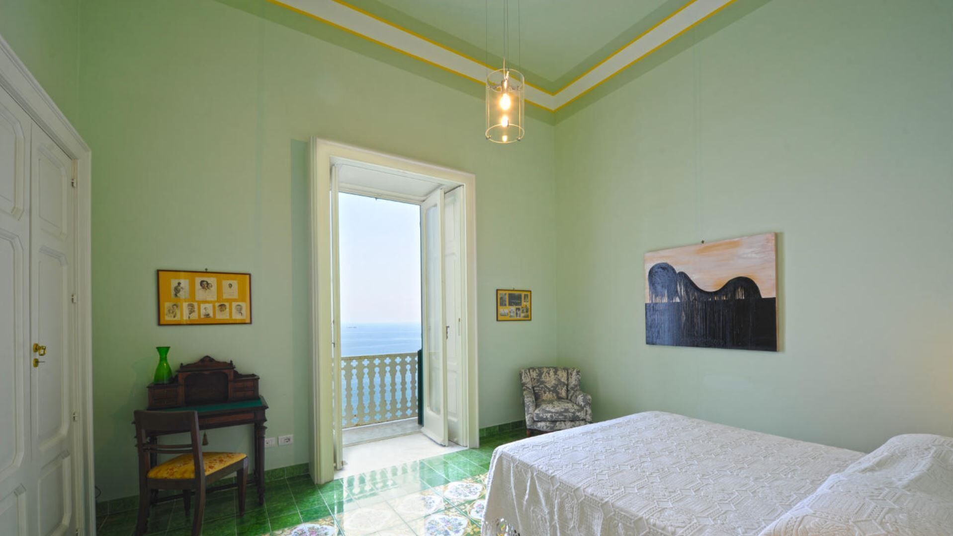 4 室のベッドルーム、セーフティボックス (室内)、アイロン / アイロン台、WiFi (無料)