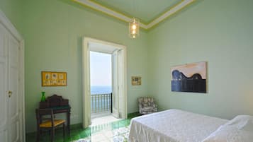 4 室のベッドルーム、セーフティボックス (室内)、アイロン / アイロン台、WiFi (無料)