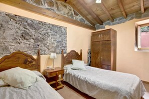 3 bedrooms, internet, bed sheets