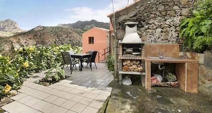 Charming 3-Bedroom Stone House with Scenic Views in Vallehermoso, La G