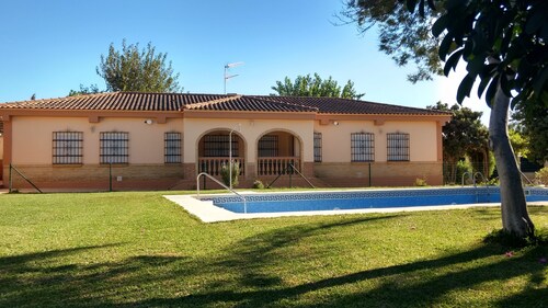 TOURIST ACCOMMODATION VILLA. 14 SEATS. 5 BEDROOMS. POOL AND GARDEN,