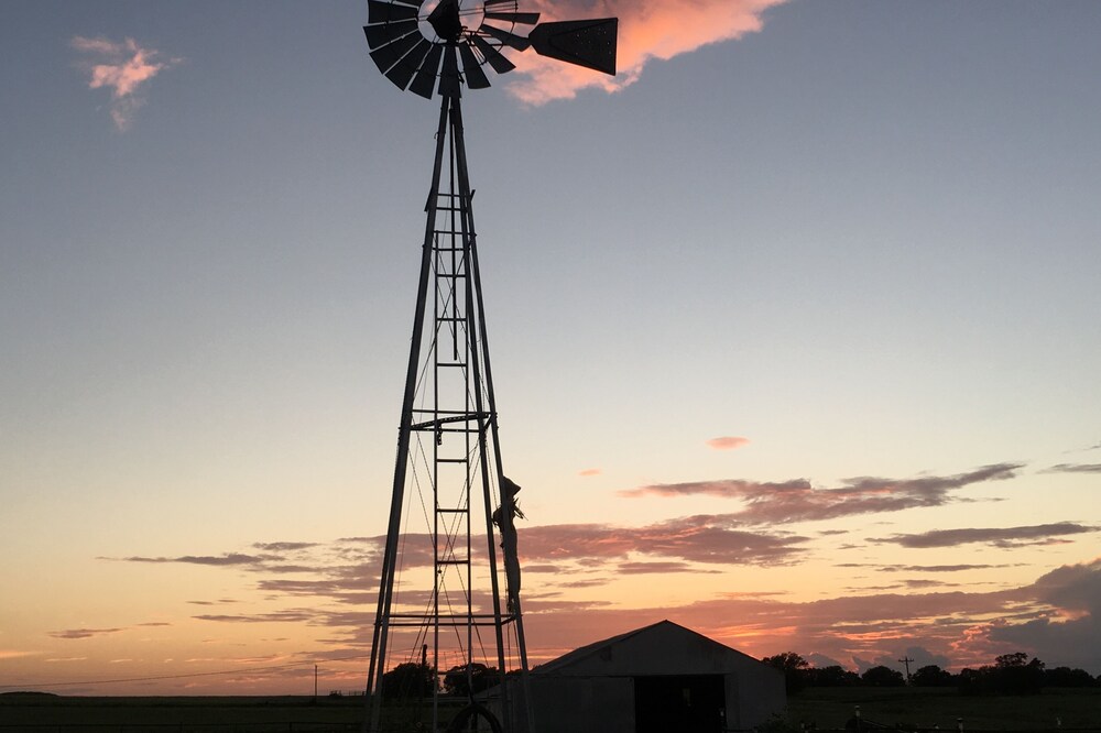 Deb's Country Farm House On The Open North Central Prairie