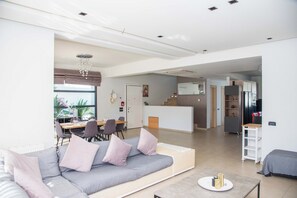 Flat-screen TV, fireplace, video games, DVD player - Villa Elena in Ialysos (Ialisos)