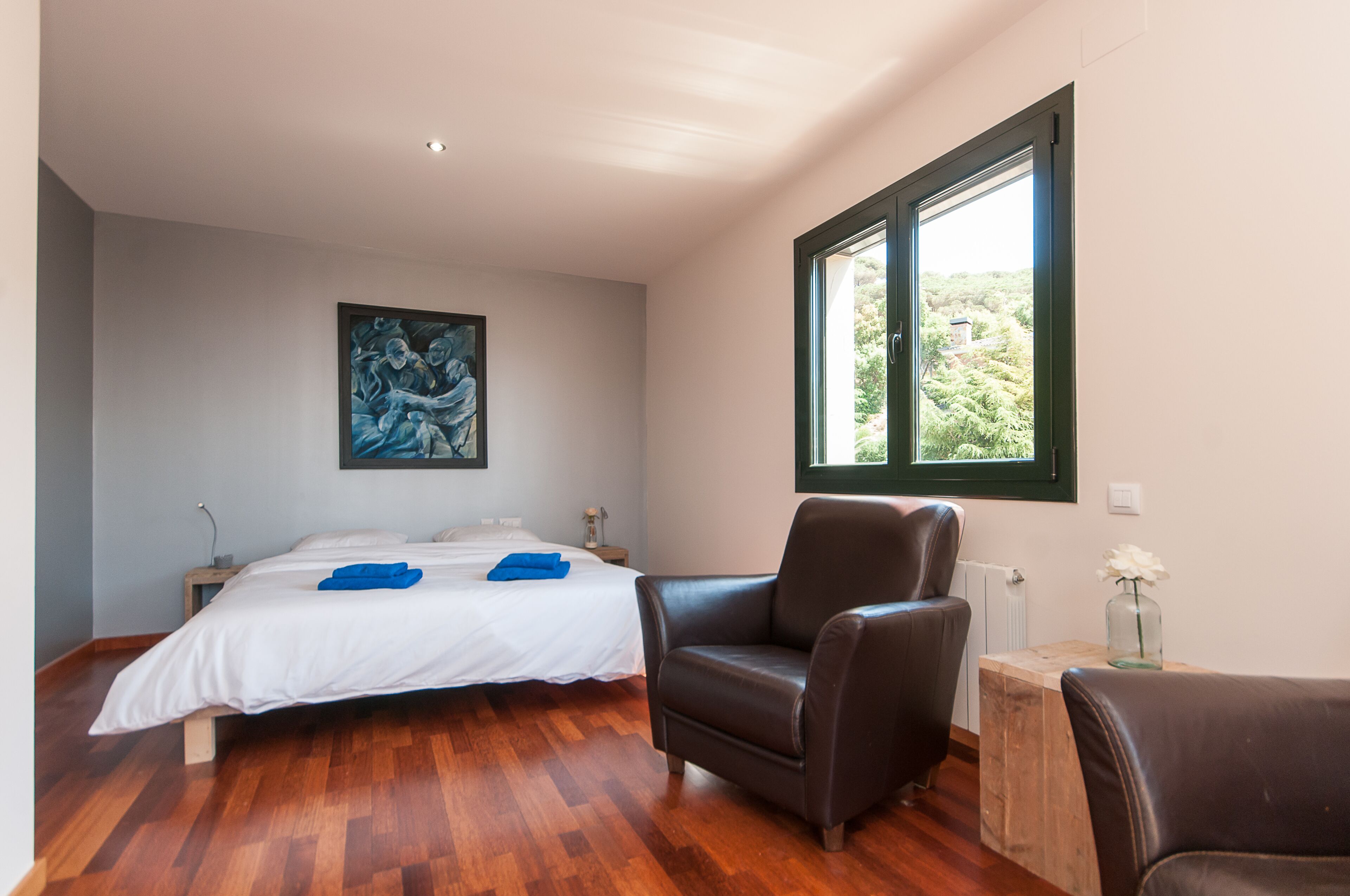 7 Schlafzimmer, Schreibtisch, Bügeleisen/Bügelbrett, Reisekinderbett