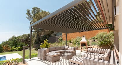 Villa de luxe avec piscine privée, 10 + 4 personnes, vue sur la mer, accessible aux fauteuils roulants