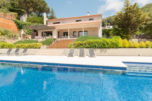 Villa de luxe avec piscine privée, 10 + 4 personnes, vue sur la mer, accessible aux fauteuils roulants