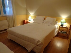 4 多间卧室、办公桌、熨斗/熨衣板、免费 WiFi