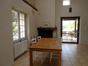 Dining - Modernised local stone-built farmhouse, very quiet, large garden for families (Lussan)
