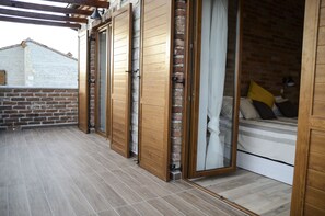 4 bedrooms, iron/ironing board, Internet