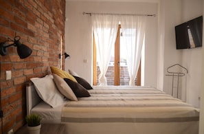 4 makuuhuonetta, silitysrauta/-lauta, internet