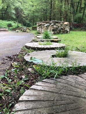 Property grounds - Rural apartment, special for families and pets, river and mountain views. (Zeberio)