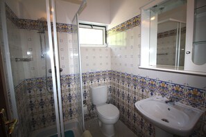 Combinazione doccia/vasca, asciugacapelli, bidet, asciugamani