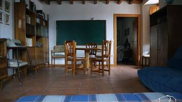 5 dormitorios, tabla de planchar con plancha, wifi y ropa de cama