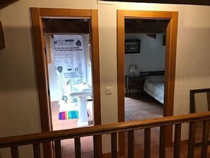 5 bedrooms, iron/ironing board, WiFi, bed sheets - Casa de la Maestra for 10 people (Barbolla)