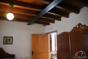 5 chambres, fer et planche à repasser, Wi-Fi, draps fournis