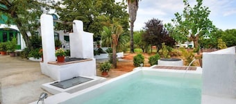 Apartment La Cort inside Masia Cal Ros, 8 people