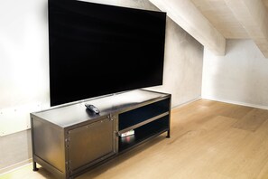 8 chambres, coffres-forts dans les chambres, bureau