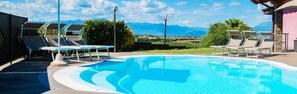 Outdoor pool - Sweet Life Villas with private pool (Peschiera del Garda)