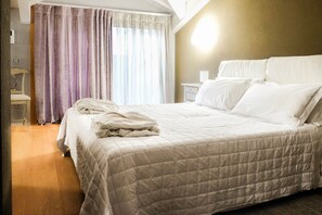 8 bedrooms, in-room safe, desk, soundproofing