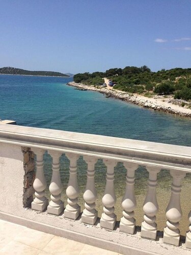 Robinson holiday house directly on sea