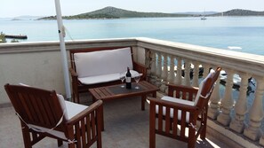 Property grounds - Robinson holiday house directly on sea (Pašman)