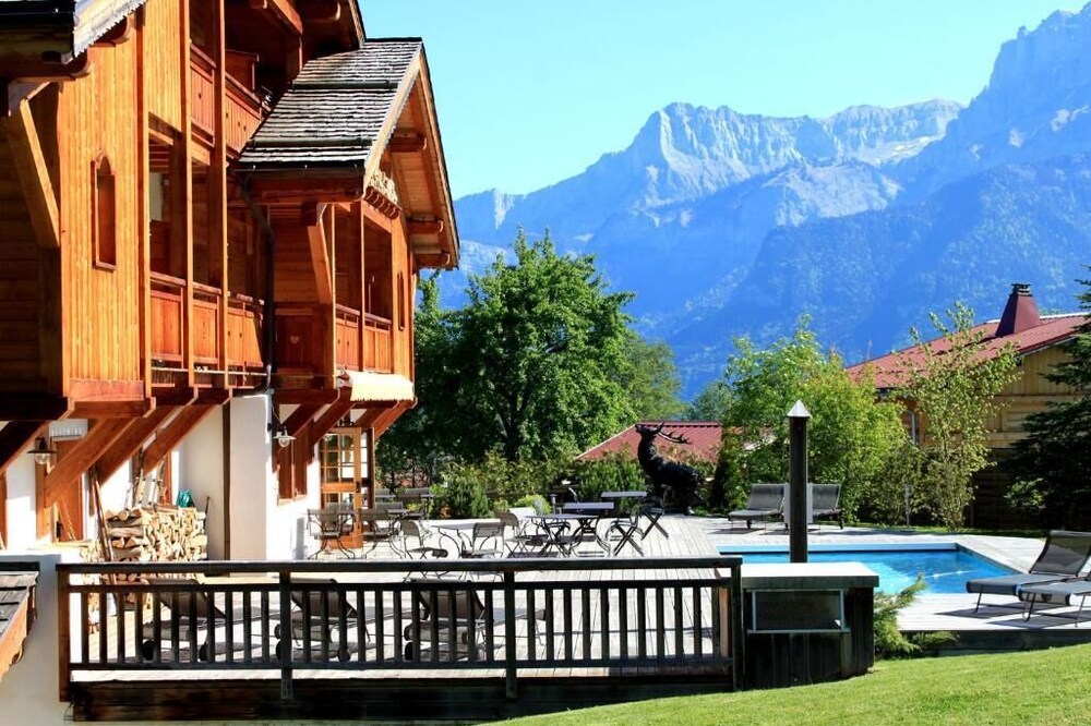 A cozy chalet facing Mont Blanc!