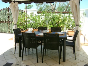 Outdoor dining