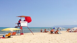 Una spiaggia nelle vicinanze