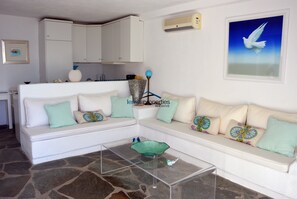 Televisión, chimenea, estéreo