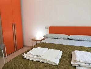2 Schlafzimmer, Schreibtisch, Bügeleisen/Bügelbrett, WLAN