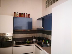 Kühlschrank, Ofen, Herdplatte, Geschirrspüler