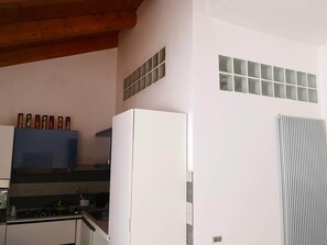 Kühlschrank, Ofen, Herdplatte, Geschirrspüler