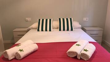 4 slaapkamers, een strijkplank/strijkijzer, reisbedje, gratis wifi