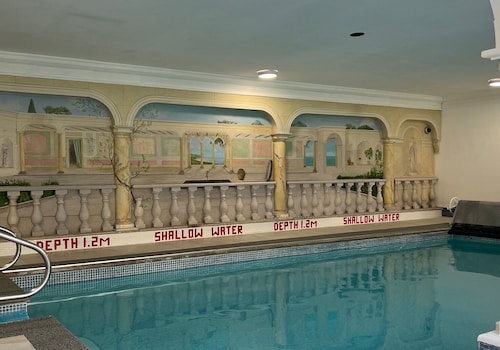 Two bedroom Garden Maisonette in London