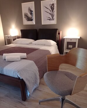1 bedroom, in-room safe, internet, bed sheets