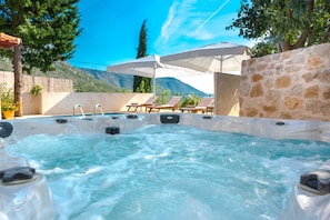 Bain à remous extérieur
