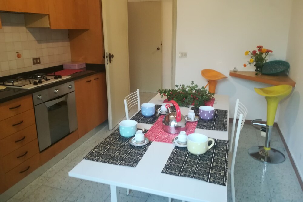 Apartment in detached house 200 meters from the sea, with large garden and park
