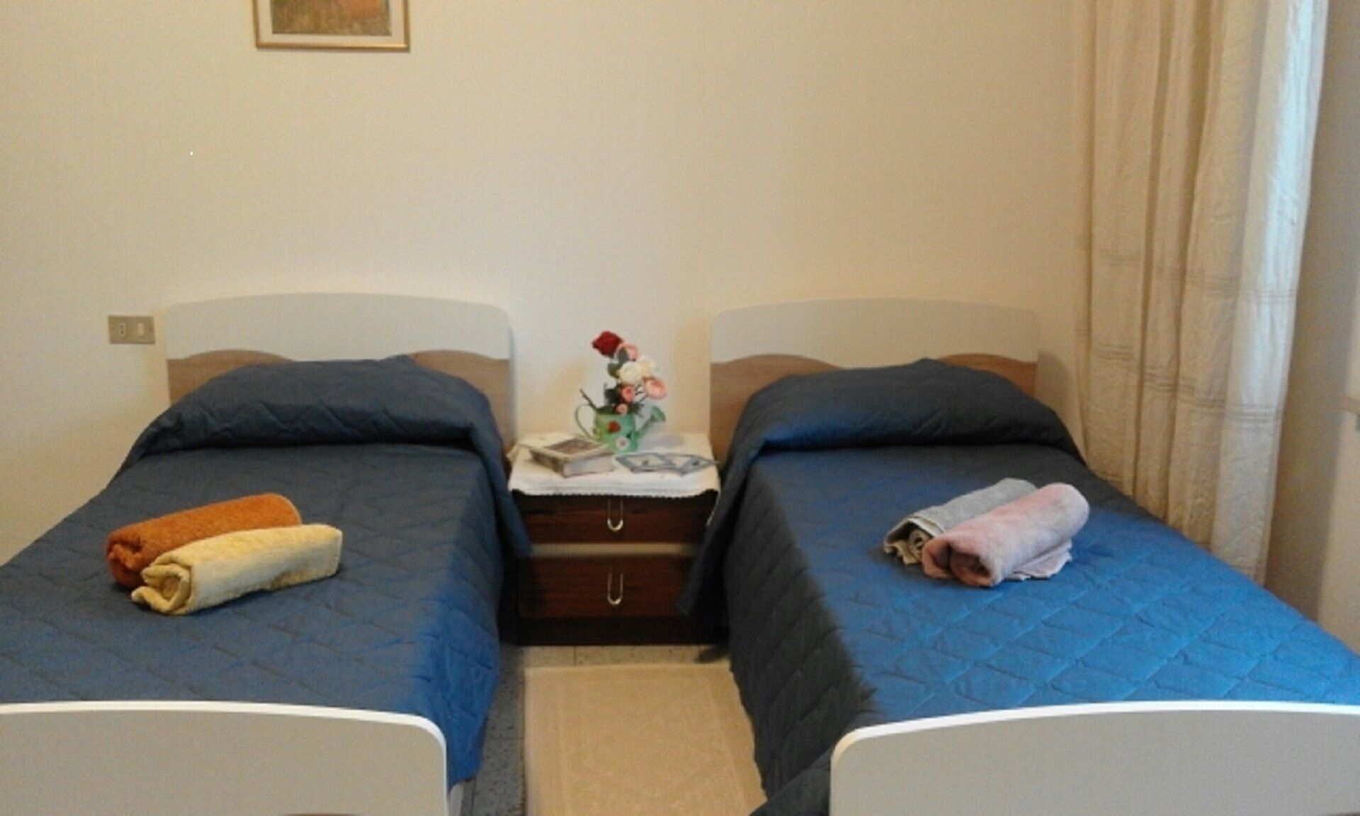 Apartment in detached house 200 meters from the sea, with large garden and park