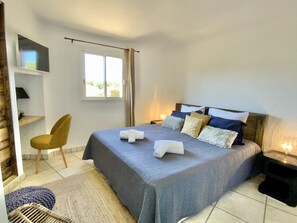 3 habitaciones, caja de seguridad en la habitación y escritorio 