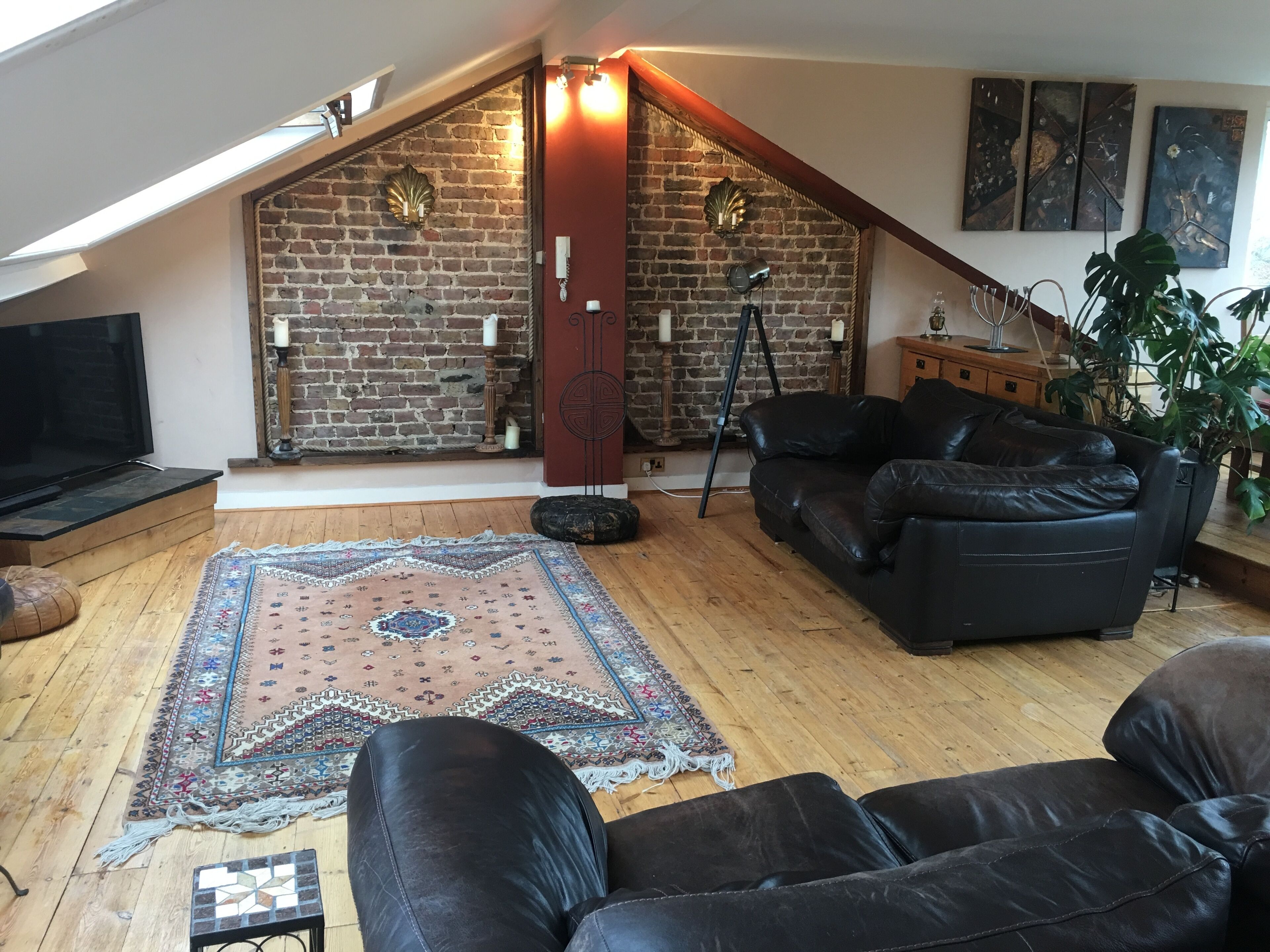 Penthouse apartment in St Margarets with excellent access to central London.  