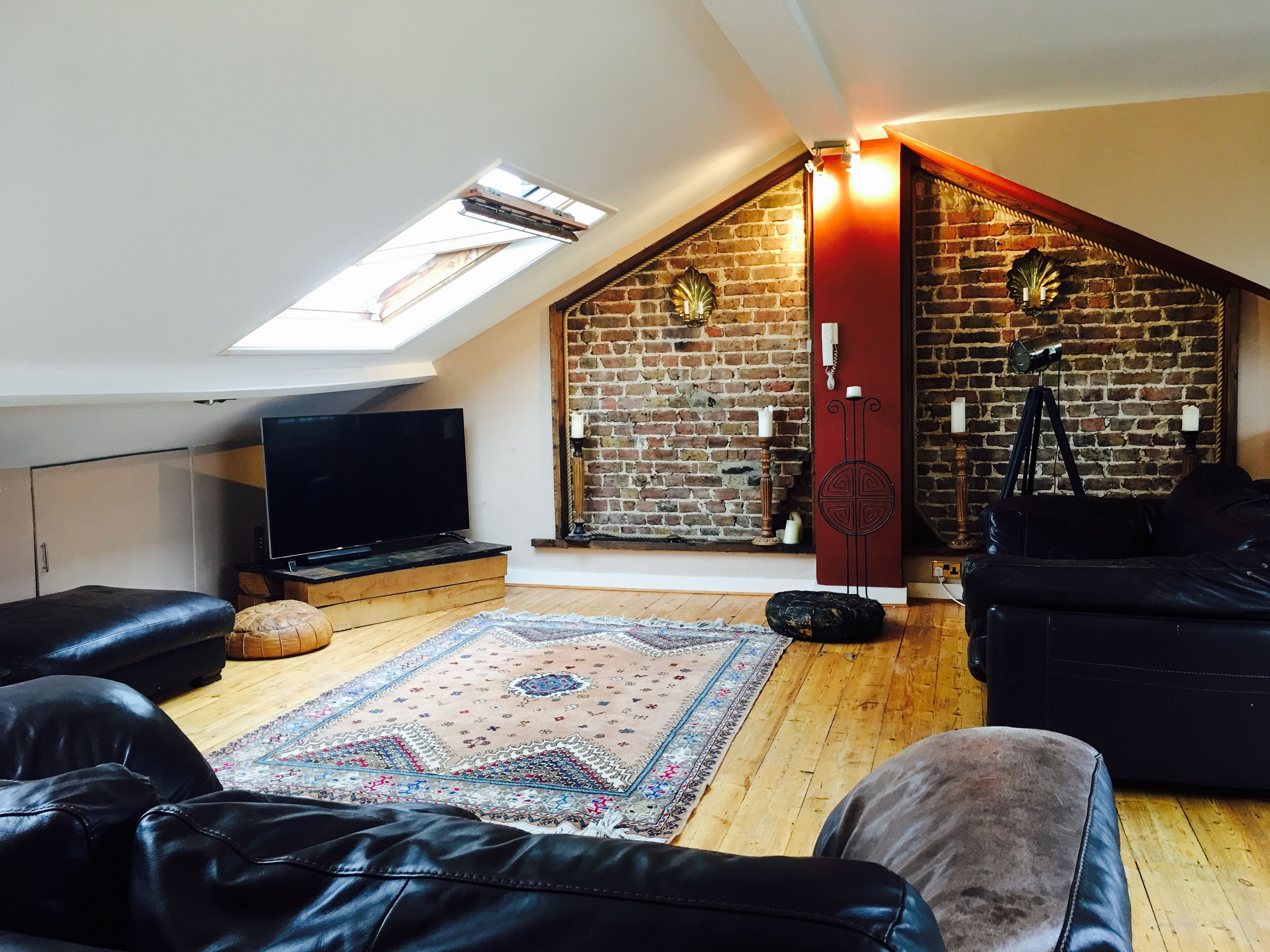 Penthouse apartment in St Margarets with excellent access to central London.  