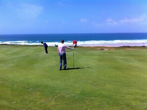 Golf - Large 4 bedroom house. Central location to explore Cornwall. (Newquay)