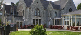 Stort 4 værelses hus beliggende på feriekompleks med swimmingpools, bar børnebassin. 