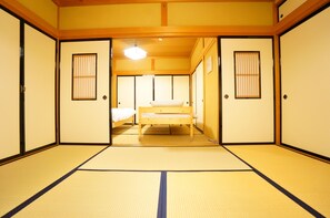 Familjehus (Private Vacation Home) | 3 sovrum, värdeförvaringsskåp på rummet och individuell inredning