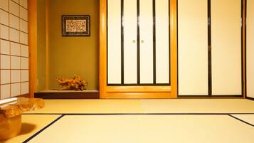 Private Vacation Home | 3 bedrooms, in-room safe, individually decorated, individually furnished