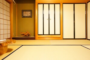 Familjehus (Private Vacation Home) | 3 sovrum, värdeförvaringsskåp på rummet och individuell inredning